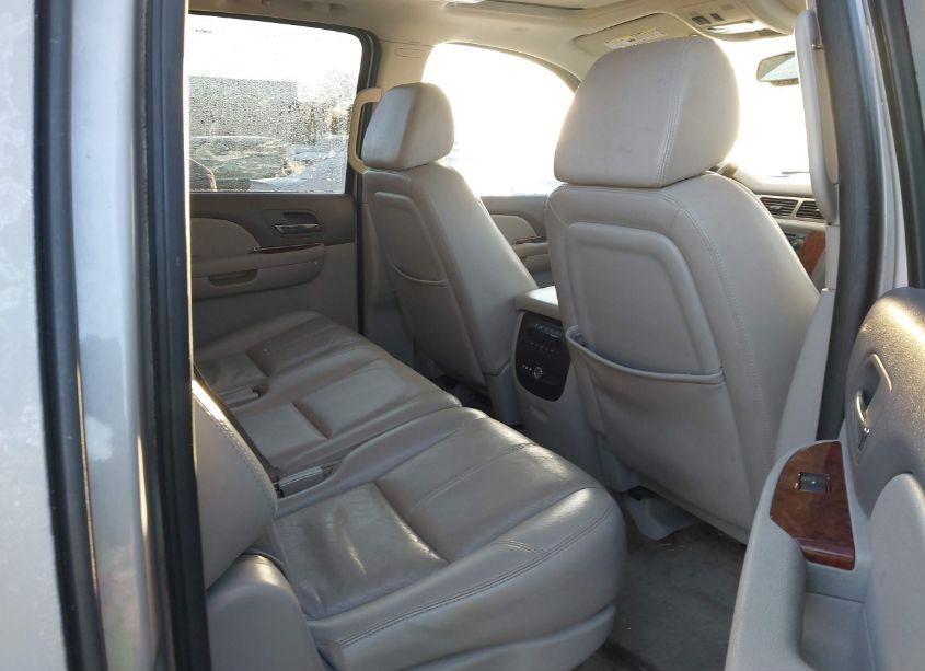 Photo 8 of 2007 Chevrolet Suburban 1500 LT (VIN 1GNFC16027J235512)