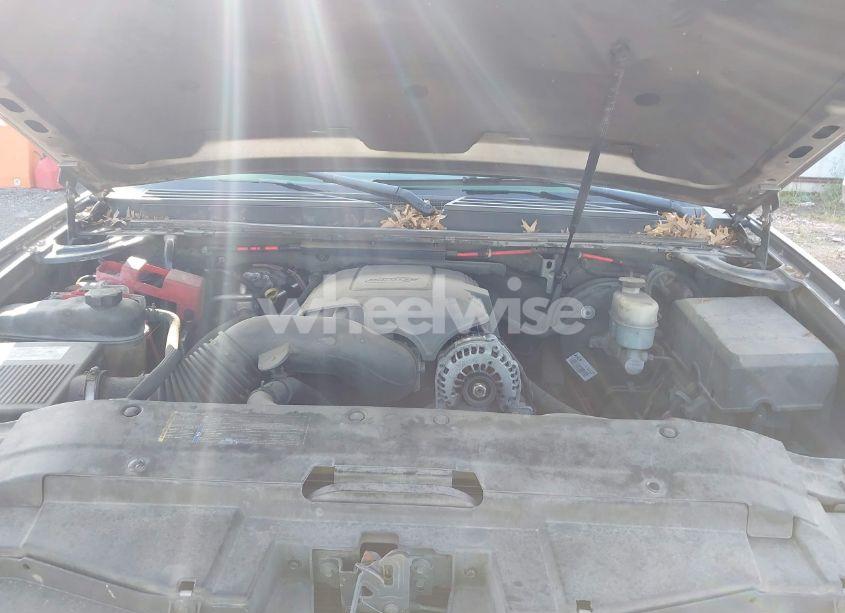 Photo 10 of 2007 Chevrolet Suburban 1500 LT (VIN 1GNFC16027R225418)