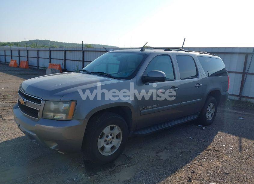 Photo 2 of 2007 Chevrolet Suburban 1500 LT (VIN 1GNFC16027R225418)