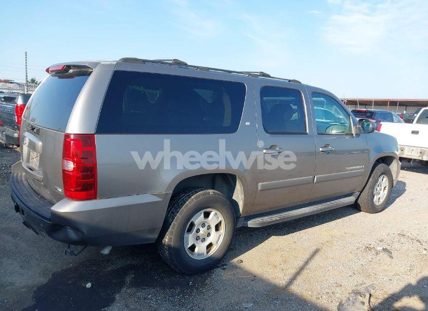 Photo 4 of 2007 Chevrolet Suburban 1500 LT (VIN 1GNFC16027R225418)