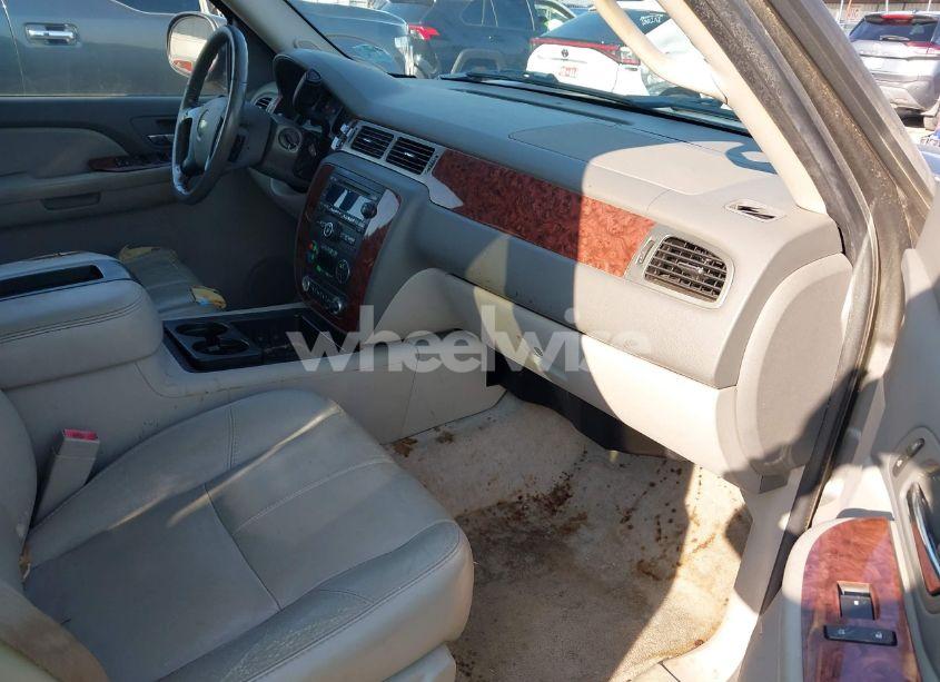 Photo 5 of 2007 Chevrolet Suburban 1500 LT (VIN 1GNFC16027R225418)