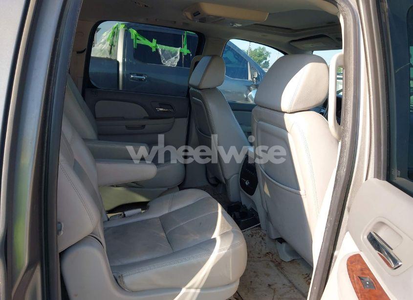 Photo 8 of 2007 Chevrolet Suburban 1500 LT (VIN 1GNFC16027R225418)