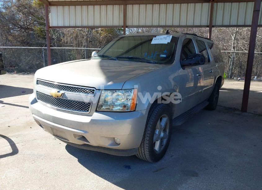 Photo 2 of 2007 Chevrolet Suburban 1500 LT (VIN 1GNFC16027R333232)