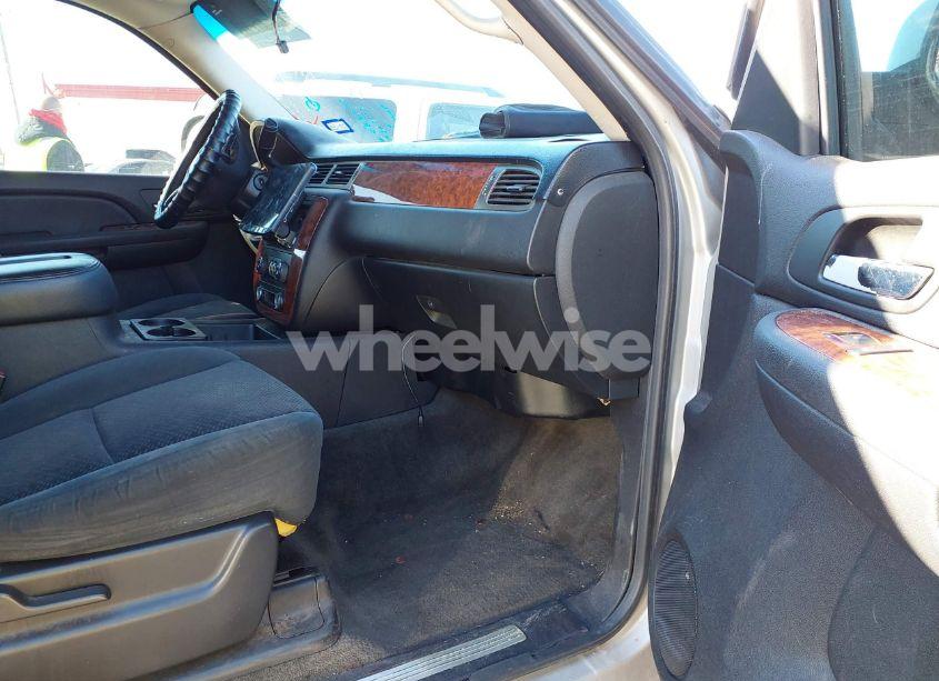 Photo 5 of 2007 Chevrolet Suburban 1500 LT (VIN 1GNFC16027R333232)