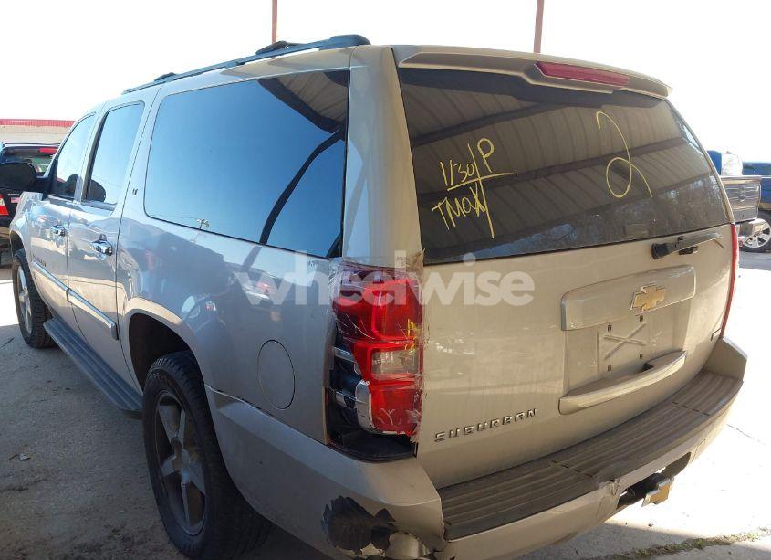 Photo 6 of 2007 Chevrolet Suburban 1500 LT (VIN 1GNFC16027R333232)