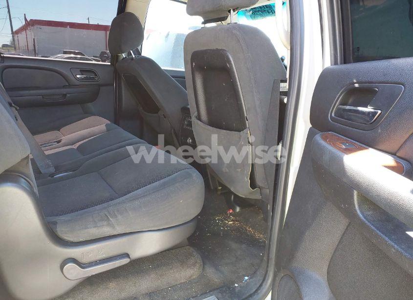 Photo 8 of 2007 Chevrolet Suburban 1500 LT (VIN 1GNFC16027R333232)