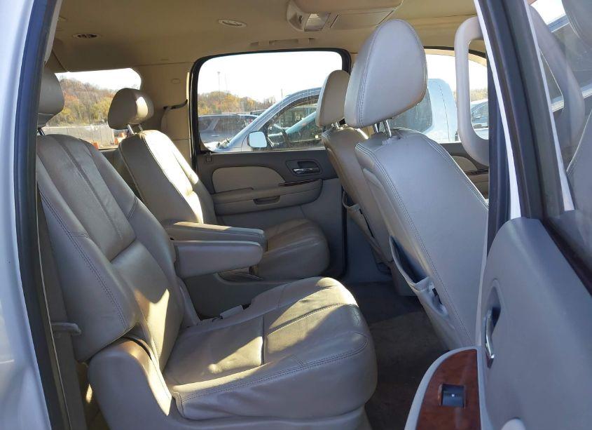 Photo 8 of 2008 Chevrolet Suburban 1500 LTZ (VIN 1GNFC16028R189361)