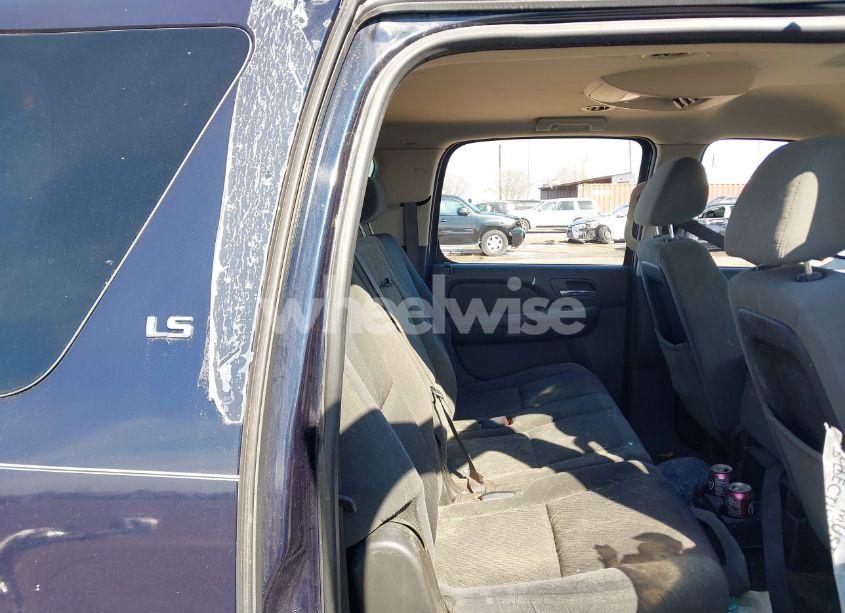 Photo 8 of 2009 Chevrolet Suburban 1500 LS (VIN 1GNFC16029R200974)