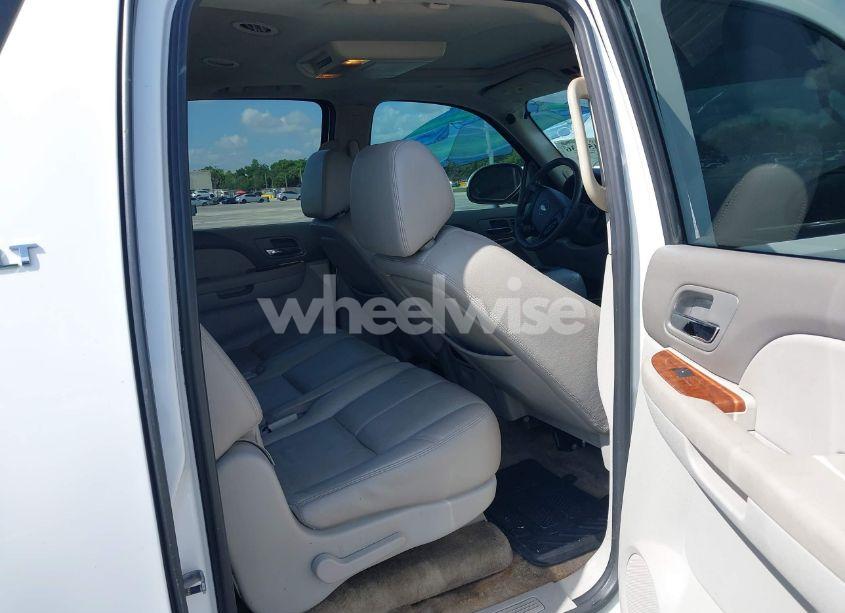 Photo 8 of 2008 Chevrolet Suburban 1500 LT (VIN 1GNFC16038R128195)