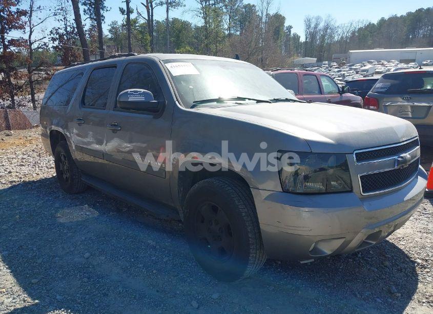 2007 Chevrolet Suburban 1500 LT (VIN 1GNFC16047J173546) main photo