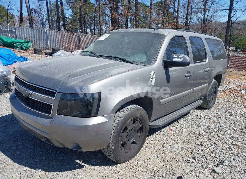 Photo 2 of 2007 Chevrolet Suburban 1500 LT (VIN 1GNFC16047J173546)