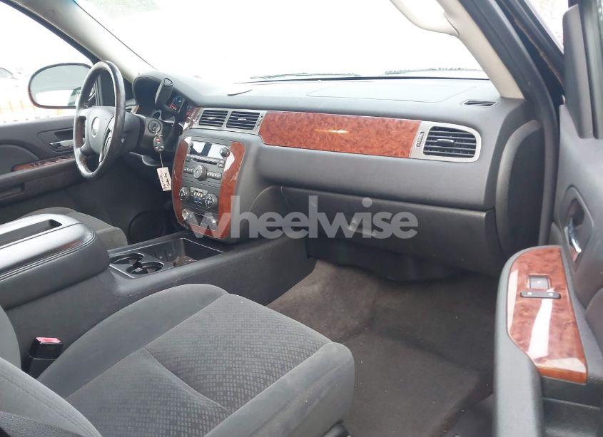 Photo 5 of 2008 Chevrolet Suburban 1500 LT (VIN 1GNFC16048J195872)