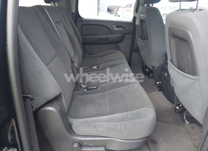 Photo 8 of 2008 Chevrolet Suburban 1500 LT (VIN 1GNFC16048J195872)