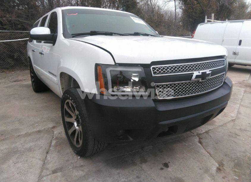2008 Chevrolet Suburban 1500 LTZ (VIN 1GNFC16048R123605) main photo