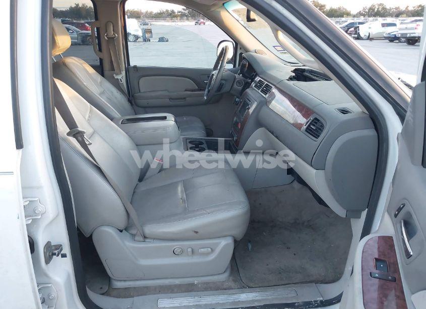 Photo 5 of 2008 Chevrolet Suburban 1500 LT (VIN 1GNFC16048R229603)