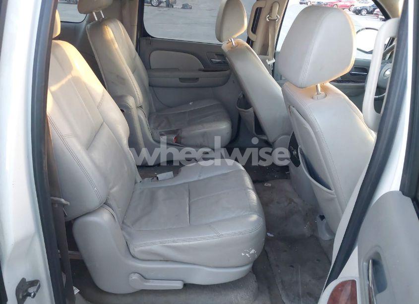 Photo 8 of 2008 Chevrolet Suburban 1500 LT (VIN 1GNFC16048R229603)