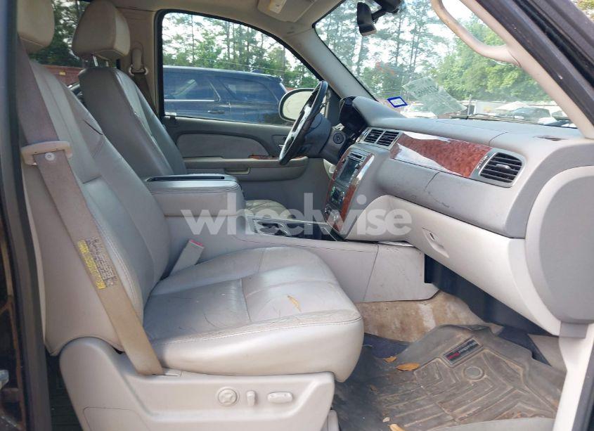 Photo 5 of 2007 Chevrolet Suburban 1500 LTZ (VIN 1GNFC16057R183102)