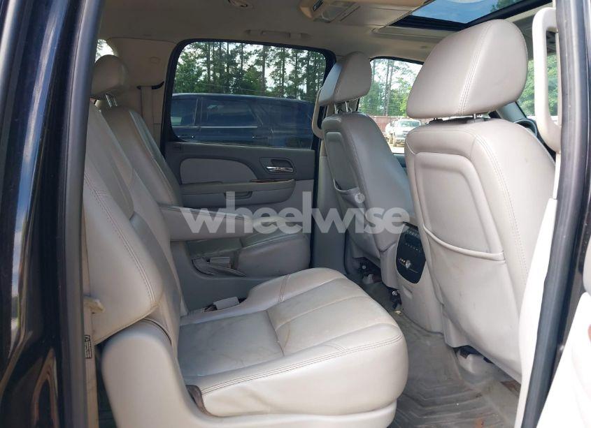 Photo 8 of 2007 Chevrolet Suburban 1500 LTZ (VIN 1GNFC16057R183102)