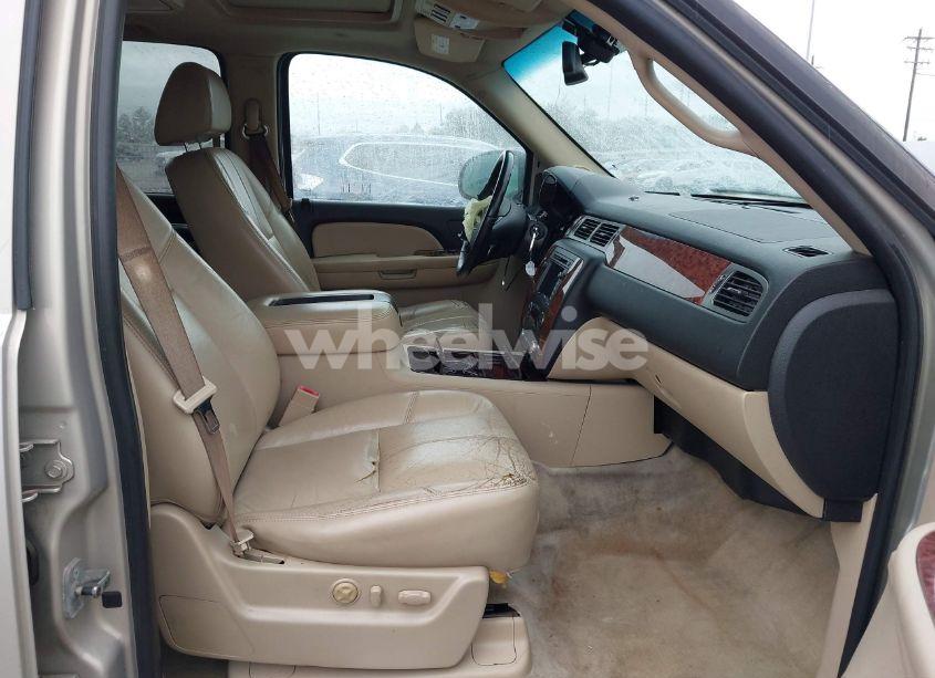 Photo 5 of 2007 Chevrolet Suburban 1500 LTZ (VIN 1GNFC16057R365396)