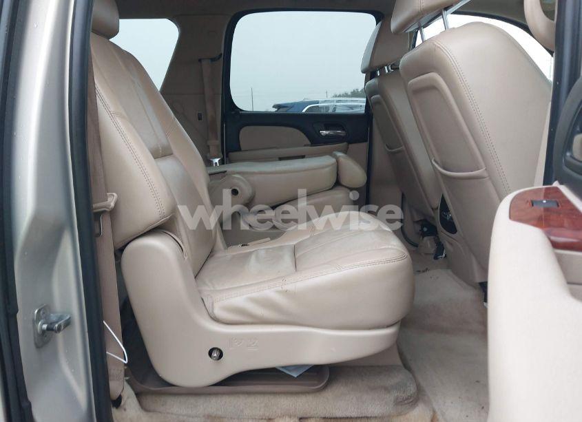 Photo 8 of 2007 Chevrolet Suburban 1500 LTZ (VIN 1GNFC16057R365396)