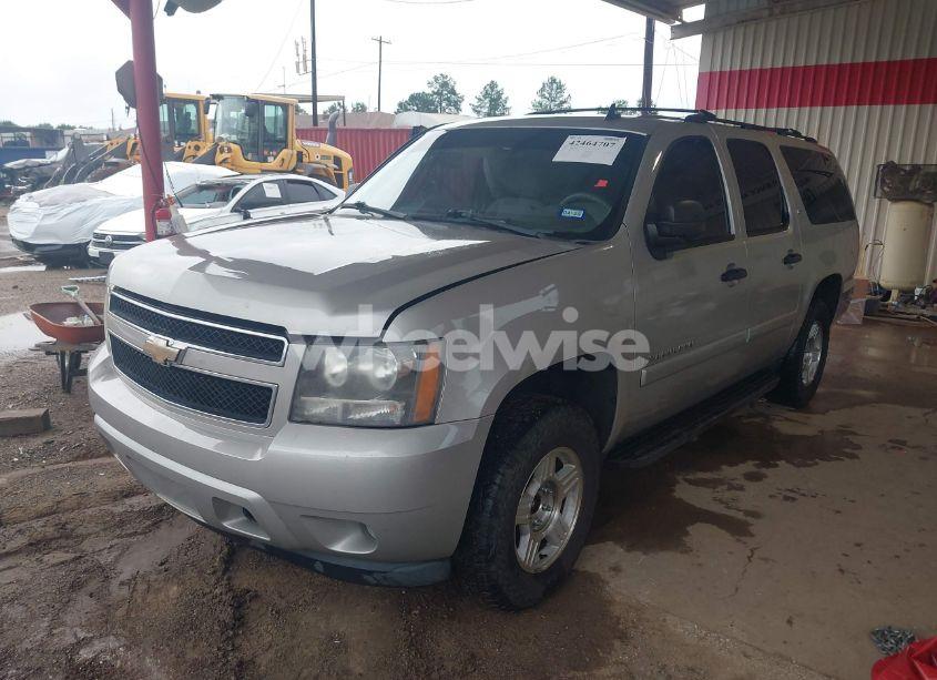 Photo 2 of 2008 Chevrolet Suburban 1500 LS (VIN 1GNFC16058R256647)