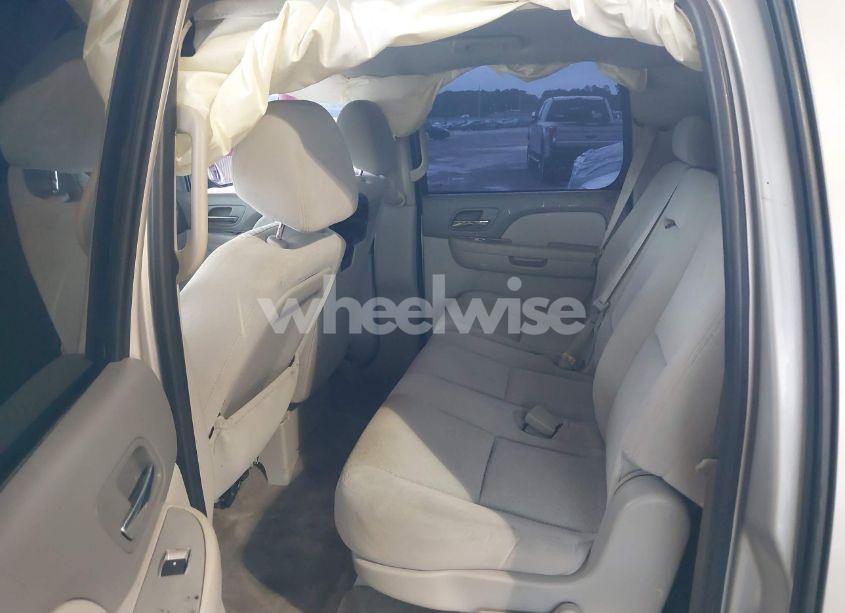 Photo 8 of 2008 Chevrolet Suburban 1500 LS (VIN 1GNFC16058R256647)