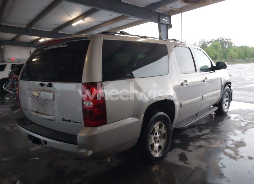 Photo 4 of 2007 Chevrolet Suburban 1500 LT (VIN 1GNFC16067J219667)