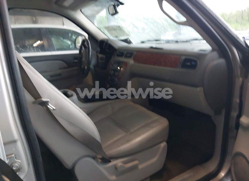 Photo 5 of 2007 Chevrolet Suburban 1500 LT (VIN 1GNFC16067J219667)