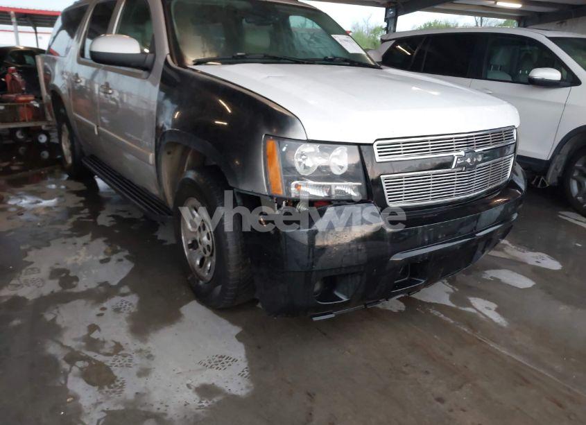 Photo 6 of 2007 Chevrolet Suburban 1500 LT (VIN 1GNFC16067J219667)