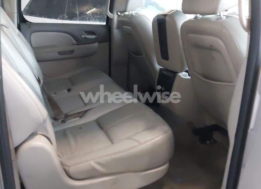 Photo 8 of 2007 Chevrolet Suburban 1500 LT (VIN 1GNFC16067J219667)