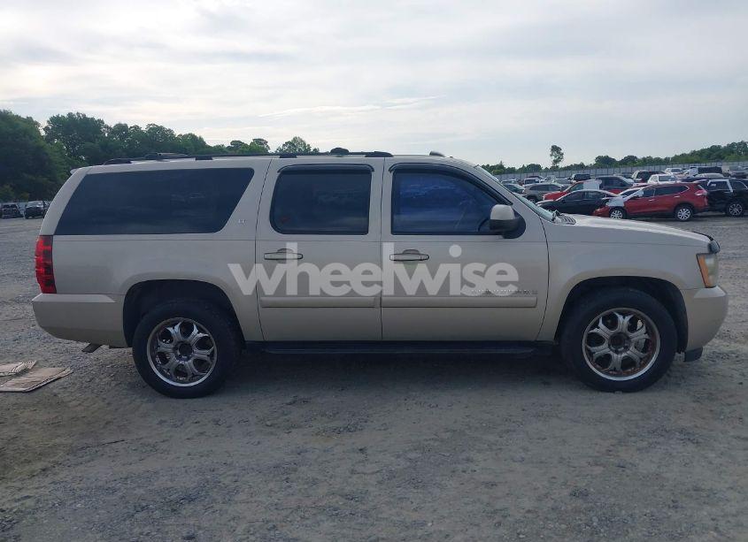 Photo 13 of 2007 Chevrolet Suburban 1500 LT (VIN 1GNFC16067J230068)