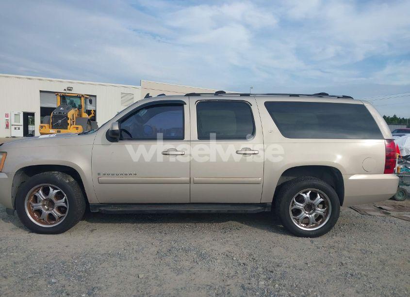 Photo 14 of 2007 Chevrolet Suburban 1500 LT (VIN 1GNFC16067J230068)
