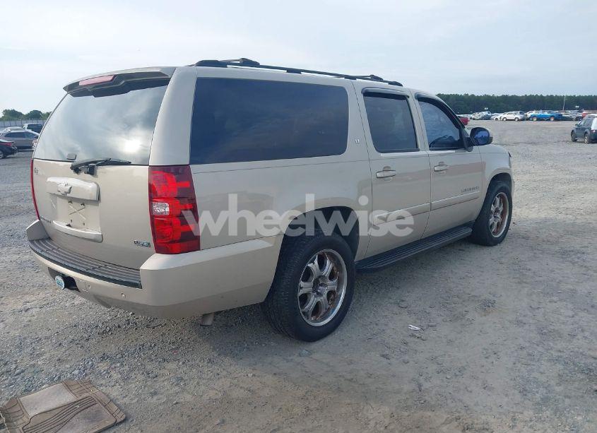 Photo 4 of 2007 Chevrolet Suburban 1500 LT (VIN 1GNFC16067J230068)
