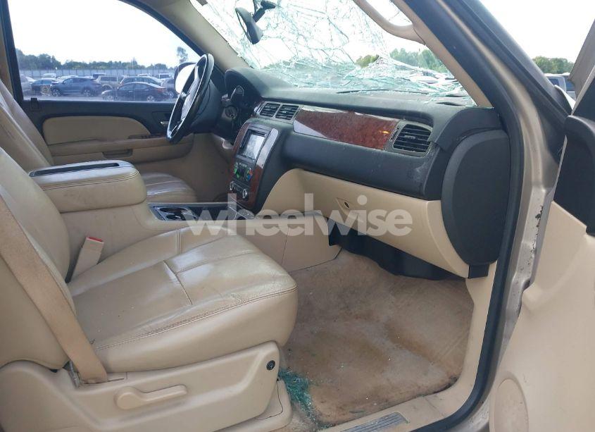 Photo 5 of 2007 Chevrolet Suburban 1500 LT (VIN 1GNFC16067J230068)