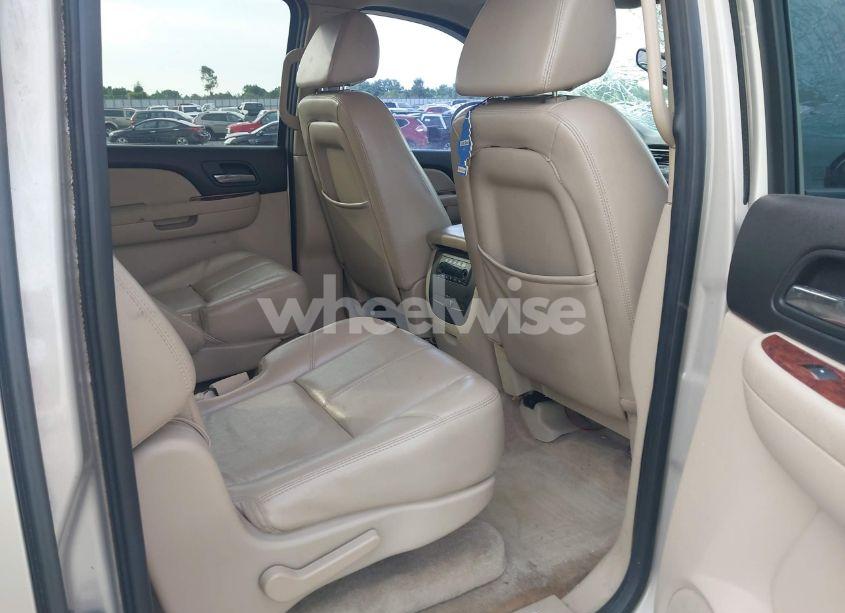 Photo 8 of 2007 Chevrolet Suburban 1500 LT (VIN 1GNFC16067J230068)