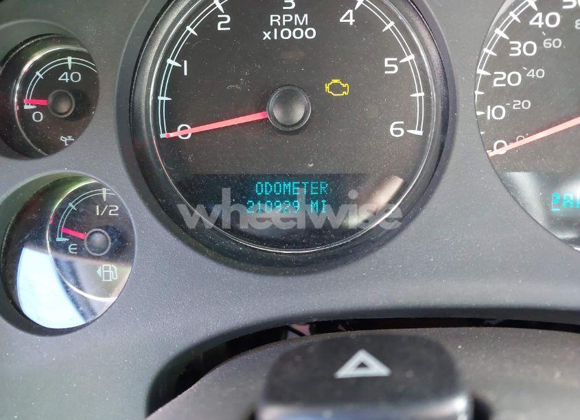 Photo 7 of 2008 Chevrolet Suburban 1500 LT (VIN 1GNFC16068R125923)