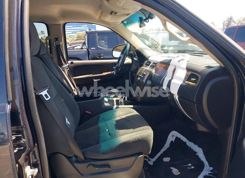 Photo 5 of 2007 Chevrolet Suburban 1500 LT (VIN 1GNFC16077J315274)