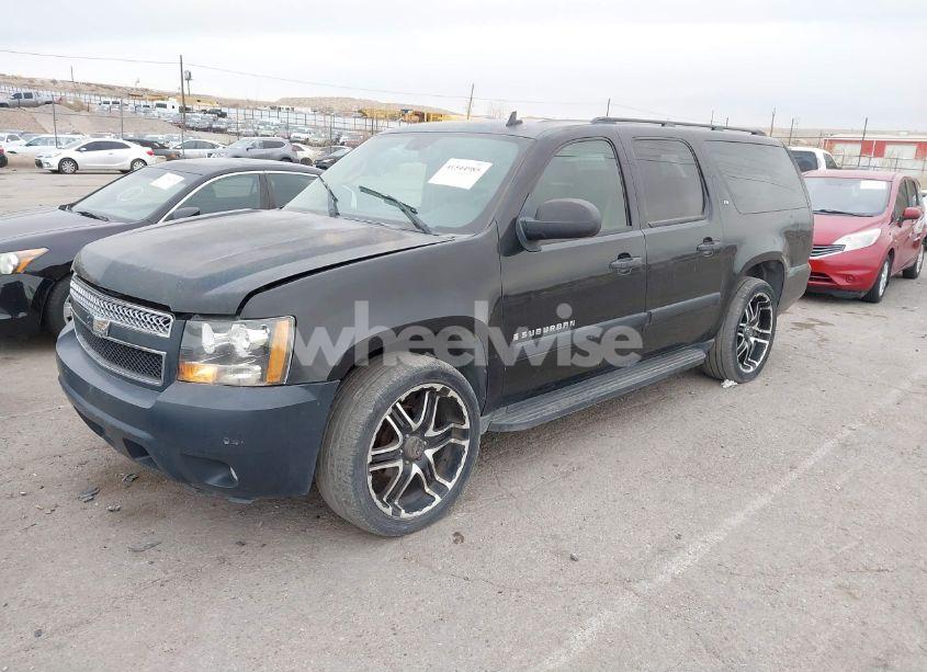 Photo 2 of 2007 Chevrolet Suburban 1500 LS (VIN 1GNFC16077R370096)