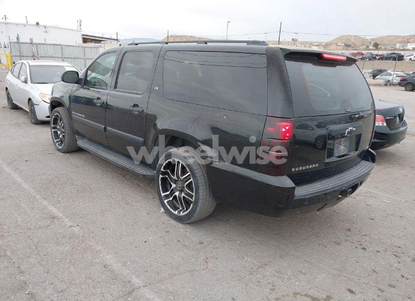 Photo 3 of 2007 Chevrolet Suburban 1500 LS (VIN 1GNFC16077R370096)