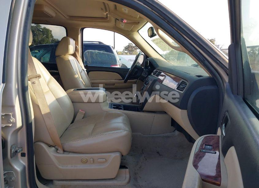 Photo 5 of 2008 Chevrolet Suburban 1500 LT (VIN 1GNFC16078J191766)