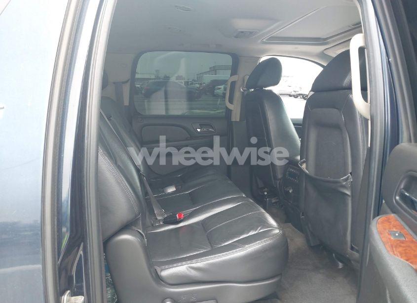 Photo 8 of 2008 Chevrolet Suburban 1500 LT (VIN 1GNFC16078R158042)