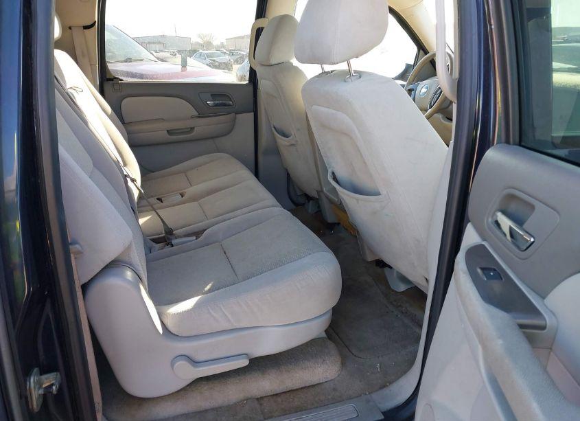 Photo 8 of 2007 Chevrolet Suburban 1500 LS (VIN 1GNFC16087J230783)