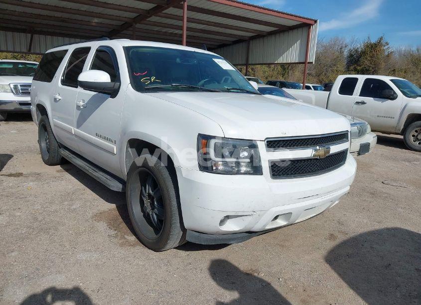 2008 Chevrolet Suburban 1500 LT (VIN 1GNFC16088R121145) main photo