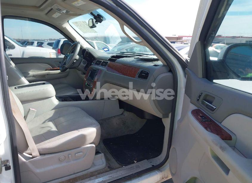 Photo 5 of 2008 Chevrolet Suburban 1500 LT (VIN 1GNFC16088R121145)