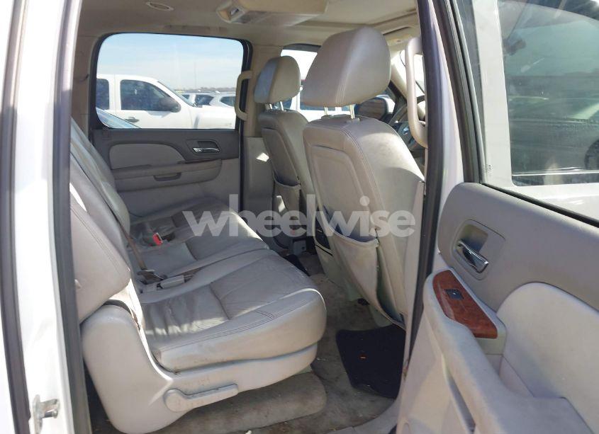 Photo 8 of 2008 Chevrolet Suburban 1500 LT (VIN 1GNFC16088R121145)