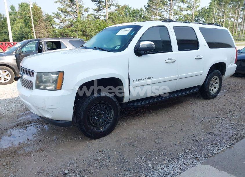 Photo 2 of 2007 Chevrolet Suburban 1500 LT (VIN 1GNFC16097R234245)