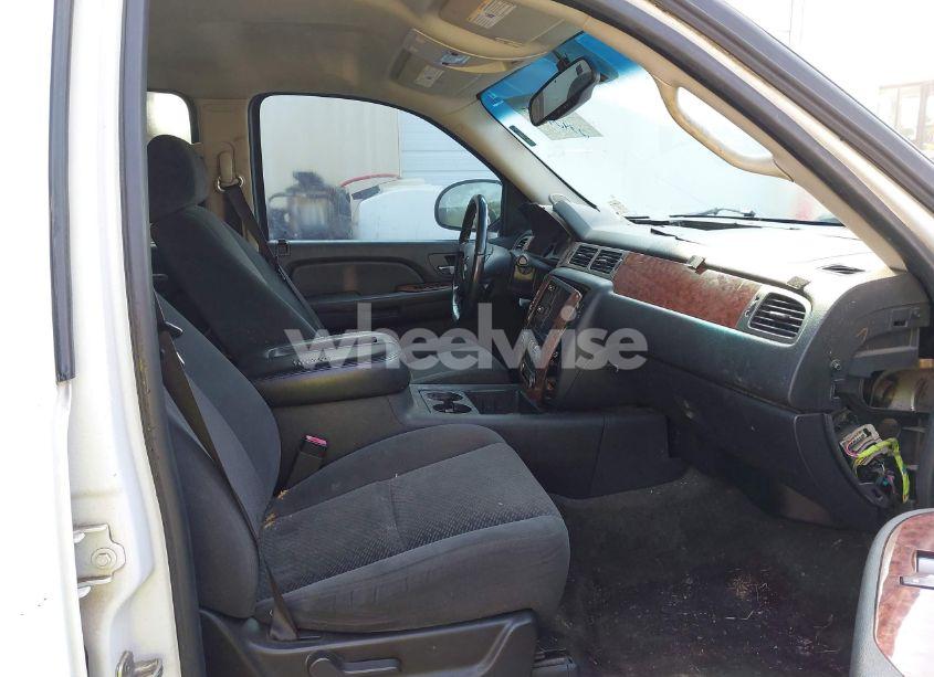 Photo 5 of 2007 Chevrolet Suburban 1500 LT (VIN 1GNFC16097R234245)