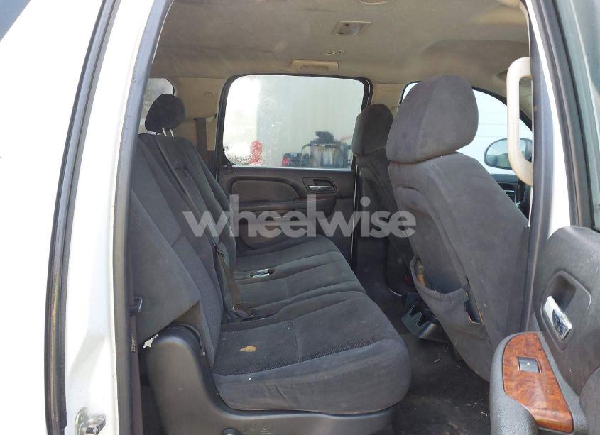 Photo 8 of 2007 Chevrolet Suburban 1500 LT (VIN 1GNFC16097R234245)