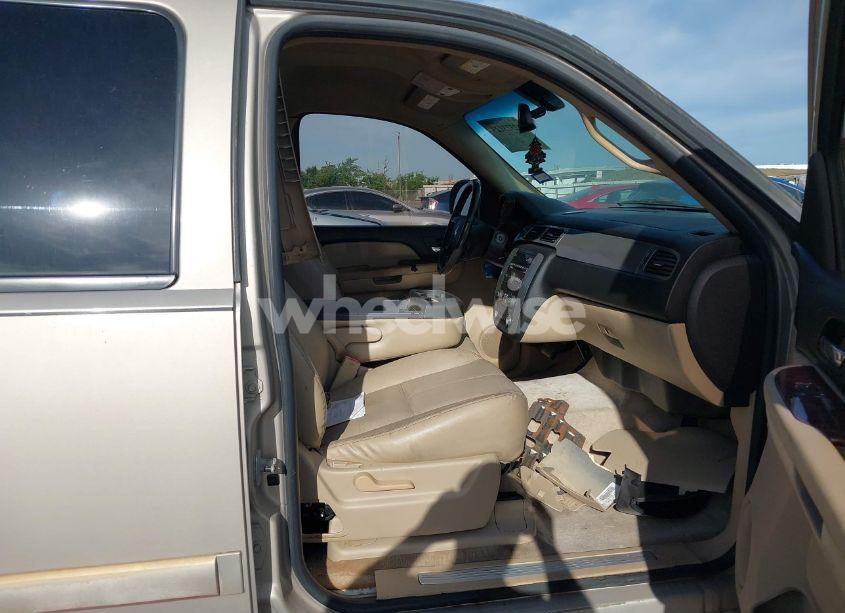 Photo 5 of 2008 Chevrolet Suburban 1500 LS (VIN 1GNFC16J28J230577)