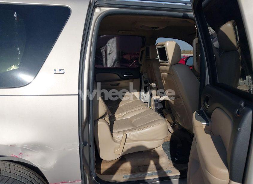 Photo 8 of 2008 Chevrolet Suburban 1500 LS (VIN 1GNFC16J28J230577)